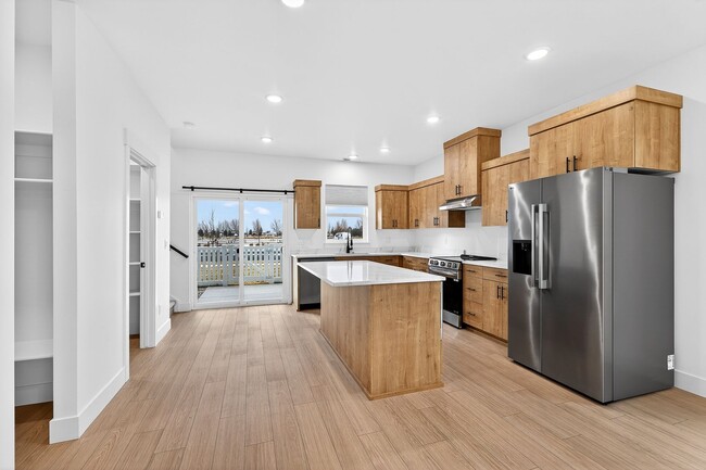 Building Photo - BRAND NEW TOWNHOME IN REXBURG WITH GARAGE
