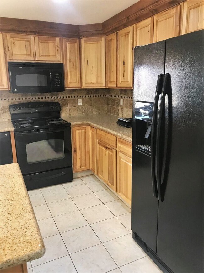 Foto del edificio - Updated Two-Bedroom & One-Bathroom Apartment