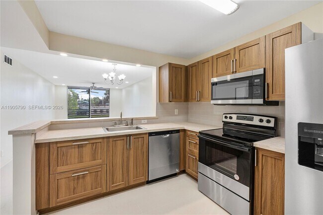 Foto del edificio - 2820 Somerset Dr