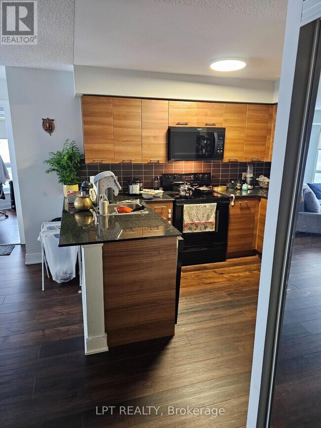 Photo du bâtiment - 125 Village Green Square