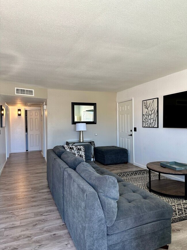 Building Photo - 3361 &amp; 3363 Oro Grande Blvd
