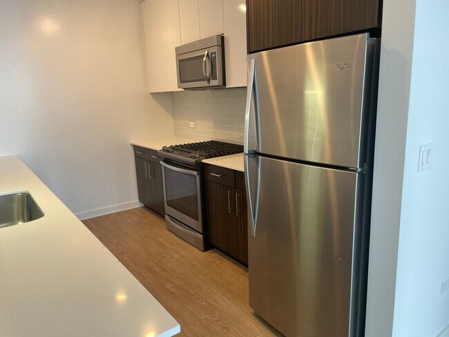 Foto del edificio - 211 N Stetson Ave