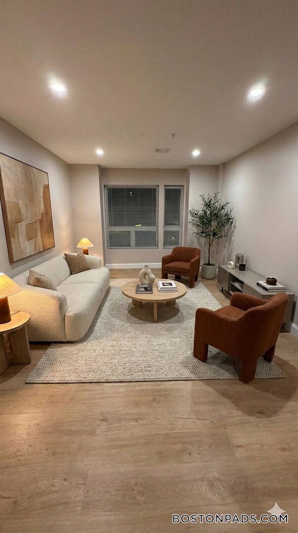 Building Photo - 75 S Main St