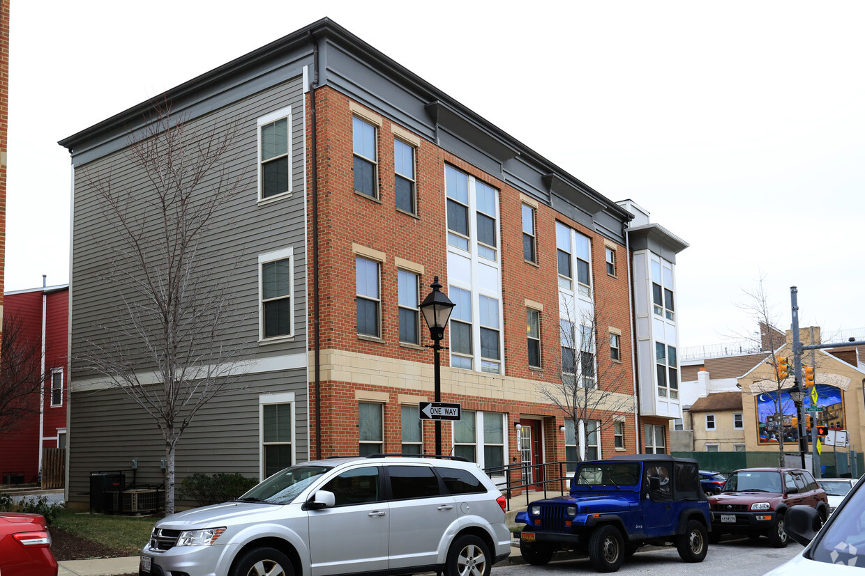 Building Photo - 127 S High St