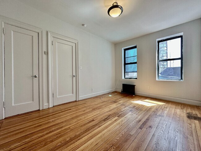 Foto del edificio - 282 Cabrini Blvd