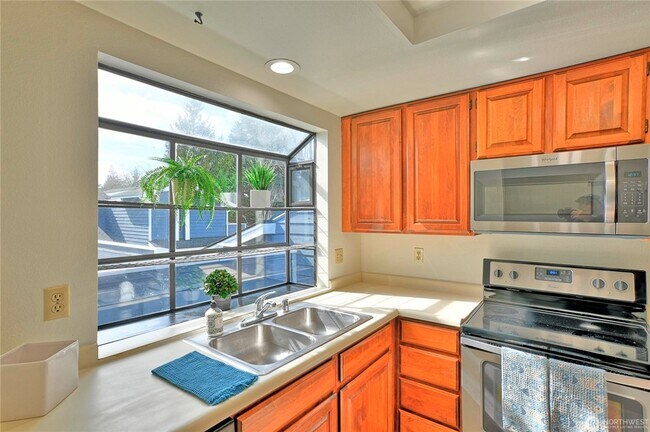 Foto del edificio - Spacious 2 Bed, 2 Bath Condo in Everett