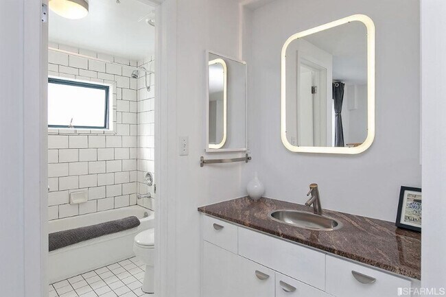 Building Photo - 161 Gilbert St