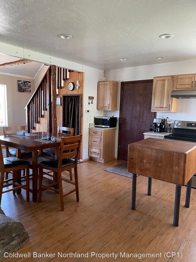 Building Photo - 2 br, 1.5 bath House - 6515 N Hawk Hill Rd