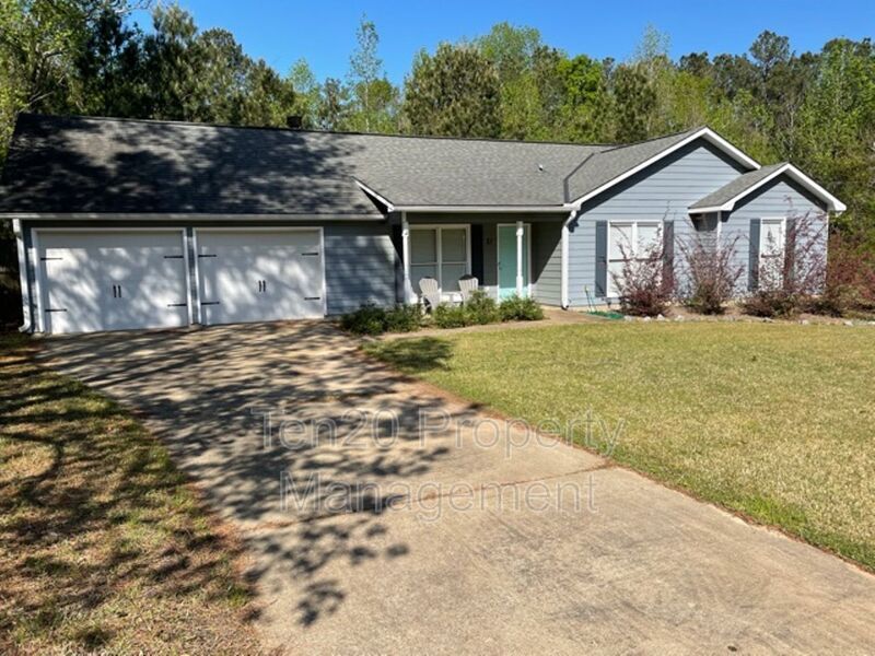 21 Lee Rd 2004, Smiths Station, AL 36877 House Rental in Smiths