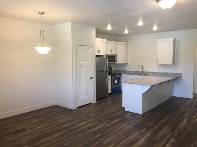 Cocina - 695 E Main St