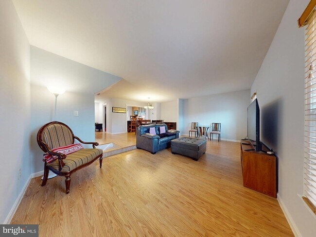 Photo - 7302 Rolling Oak Ln Townhome