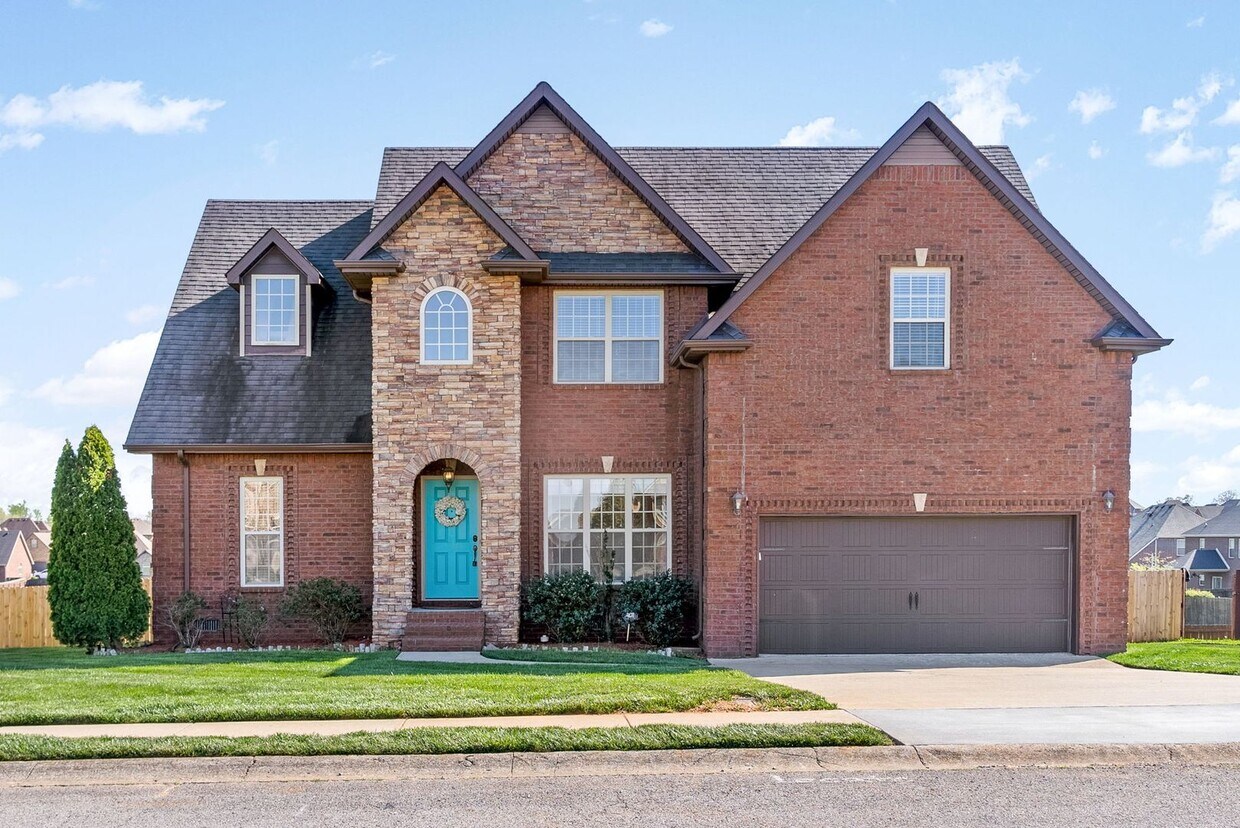 Primary Photo - Three Bedroom with Bonus on Exit 8!