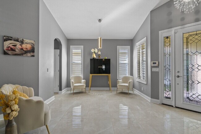 Foto del edificio - Beautiful 4-Bedroom Pool Home in the Heart of Westchase
