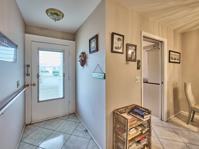 Building Photo - 2804 Crosley Dr E