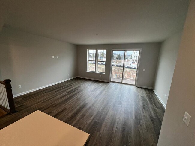 Building Photo - 835 Sawback Sq