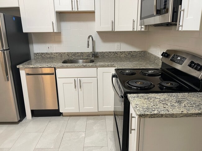 No FE Great Brookline Alternative near C line, NO FEE Heat Inc Students ok New Stainless Steek ki... - No FE Great Brookline Alternative near C line, NO FEE Heat Inc Students ok New Stainless Steek ki... House