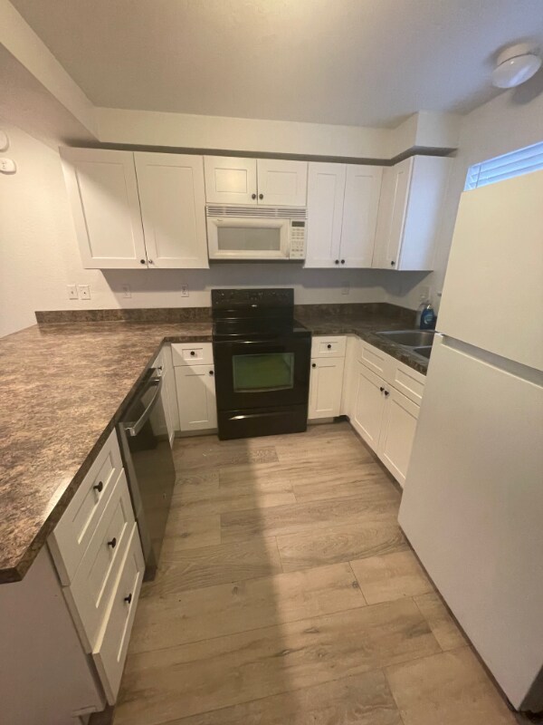 Foto del edificio - 6441 W Douglas St