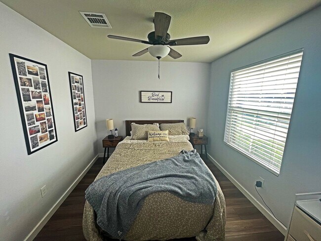 Foto del edificio - 5821 Ronee Leah Dr