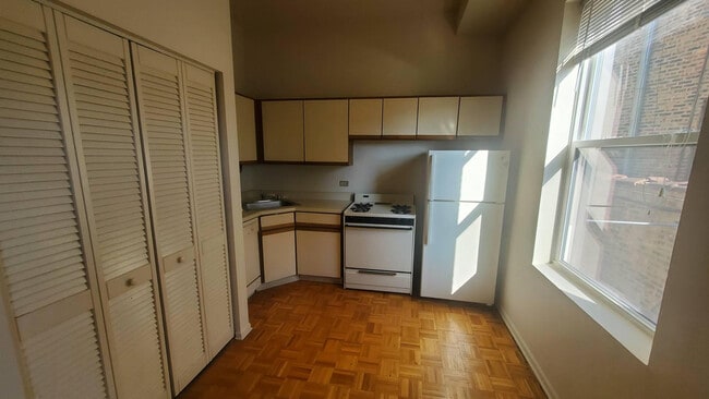 Kitchen - 3751 N Halsted St