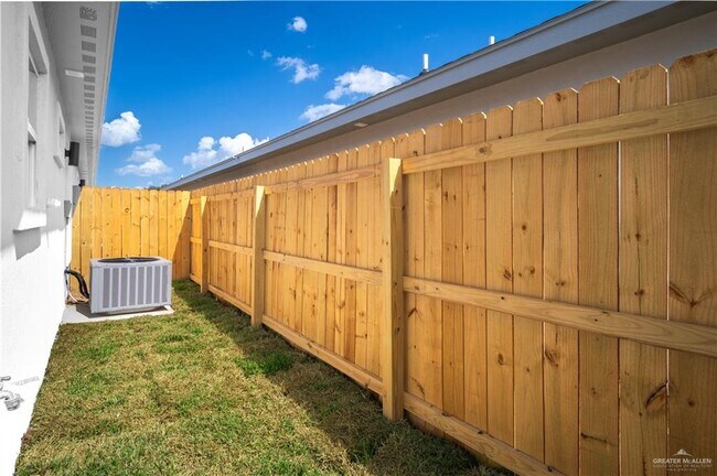 Building Photo - 18 N Alexandrite Ave