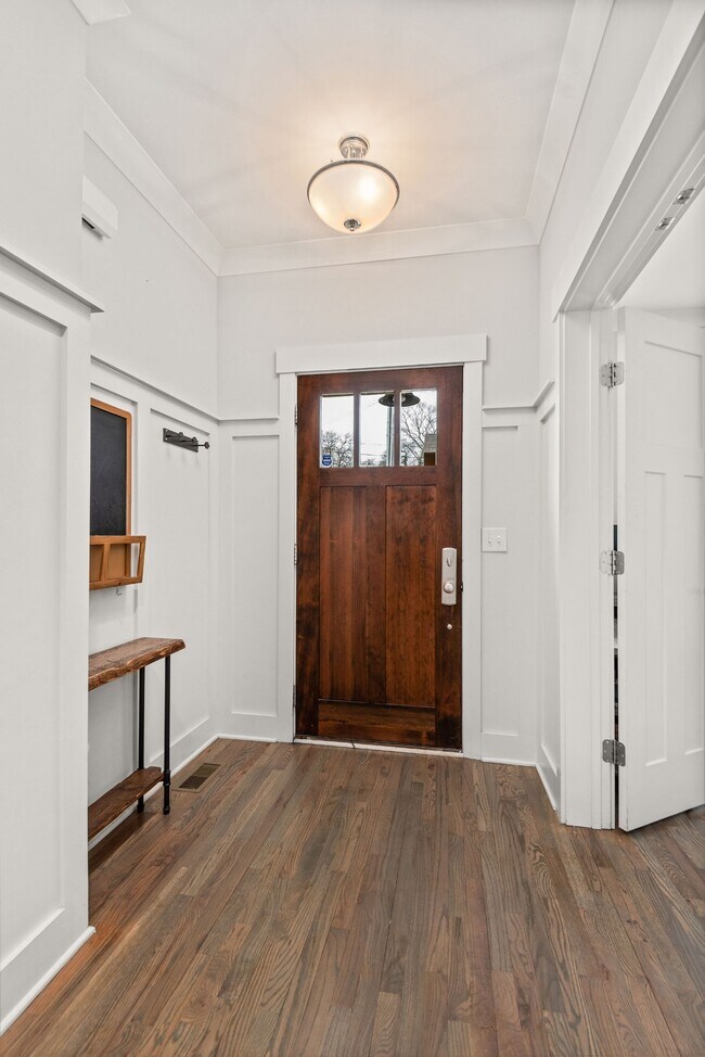 Foto del edificio - 2223 Burns St