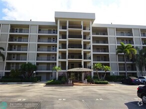Building Photo - 3001 S Course Dr