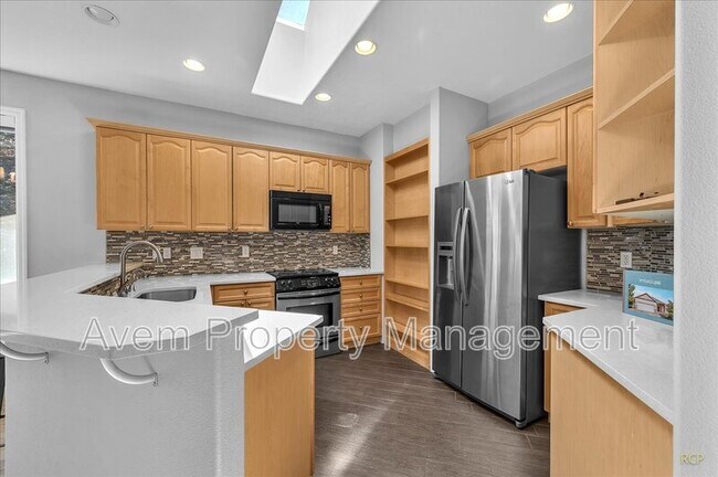 Foto del edificio - 15097 Spy Glass Ln