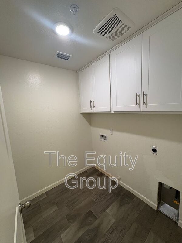 Foto del edificio - 1946 E School Ave