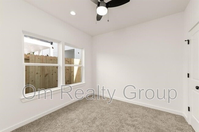 Building Photo - 4705 Idaho St