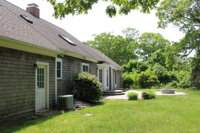 Building Photo - 46 Winsome Rd