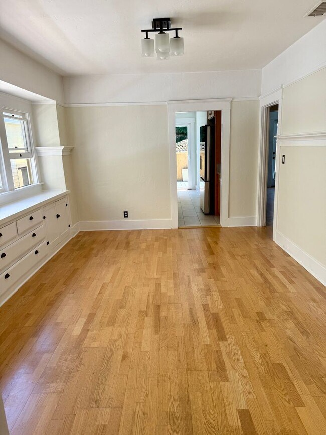 Foto del edificio - Charming Mission Hills Craftsman