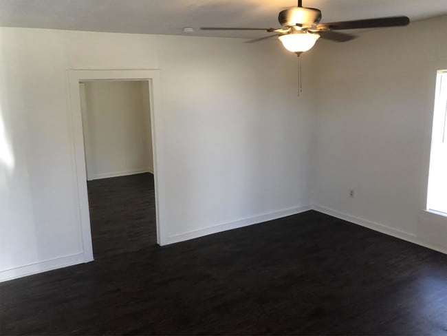 Building Photo - 140 E Morris St