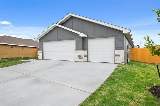 Building Photo - 797 Freedom Cir
