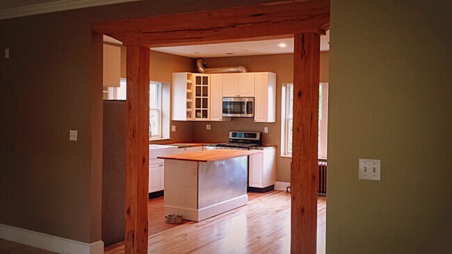 Foto del edificio - 203 Robertson Ave