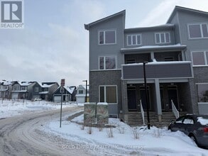 Building Photo - 990 Deveron Crescent