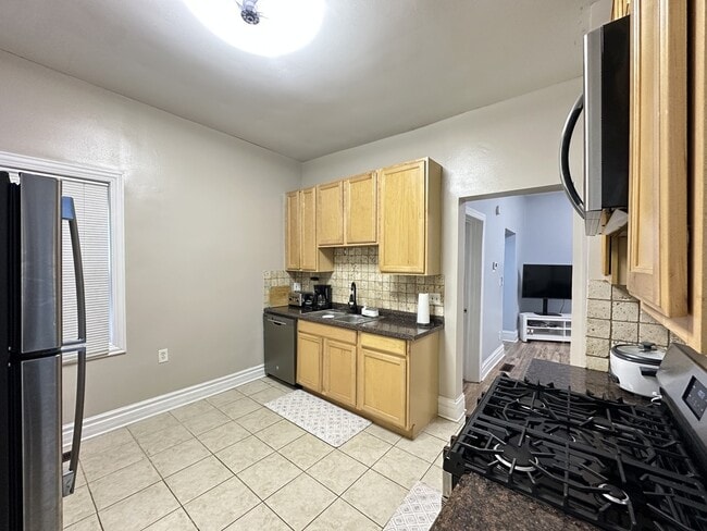 Building Photo - 716 N Elizabeth St