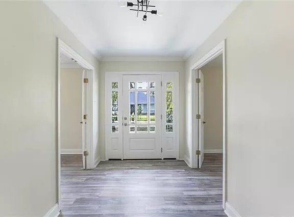 Building Photo - Sweet Charming 3 Bedroom Home with 2 Full ...