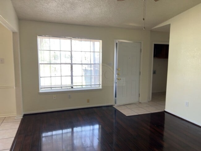 Foto del edificio - 2224 Spicewood Dr