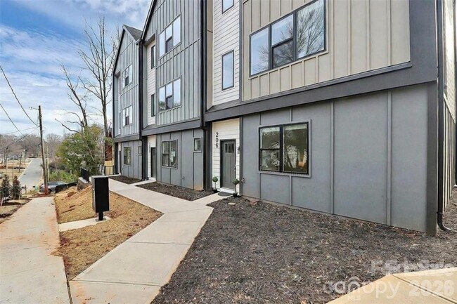 Building Photo - 1114 Ivan Dr