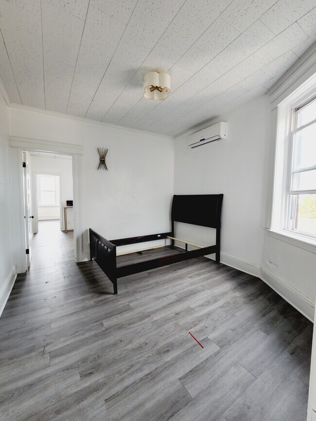 Unit 4L - 261 Hutton St
