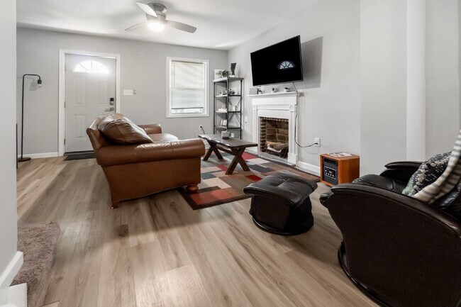Foto del edificio - "Charming 3 Bed, 3 Bath Home with Fireplac...