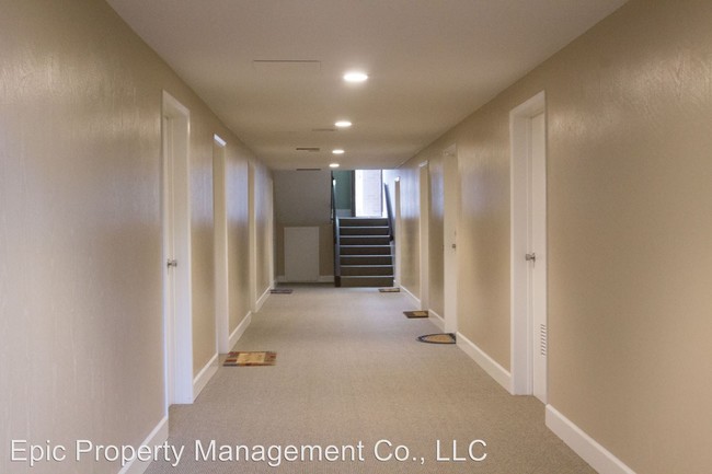Building Photo - 1182 Foothill Dr