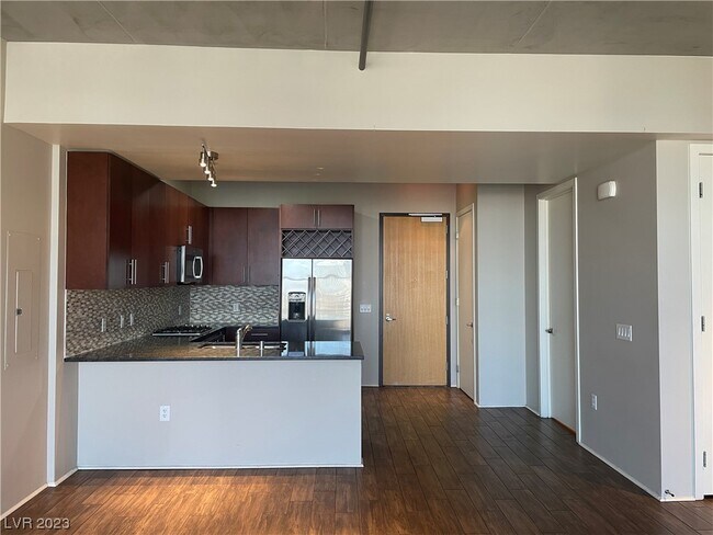 Building Photo - 353 E Bonneville Ave