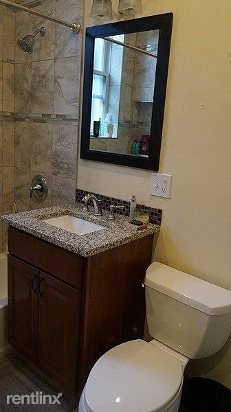 Foto del edificio - 1042 N Oakley Blvd