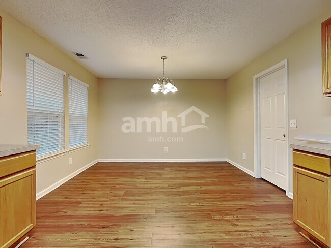 Foto del edificio - 13 Holly Springs Cir