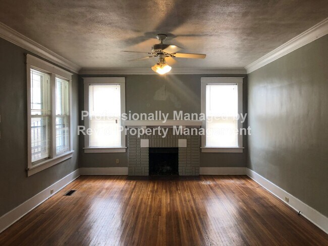 Foto del edificio - Large upstairs apartment in Midtown!