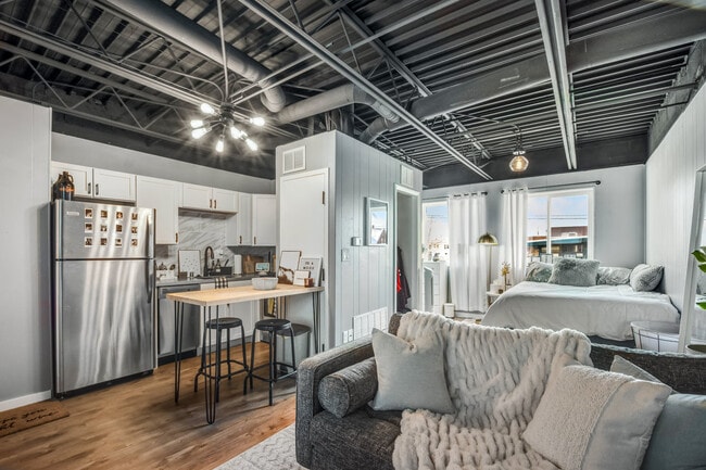 Building Photo - 2437 Atwood Ave