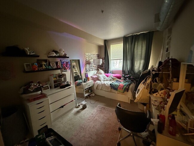 Building Photo - Luxury 1-Bedroom Apartment Minutes from Campus