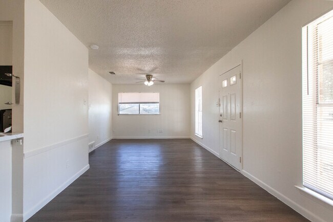 Foto del edificio - 3920 Redstone Rd