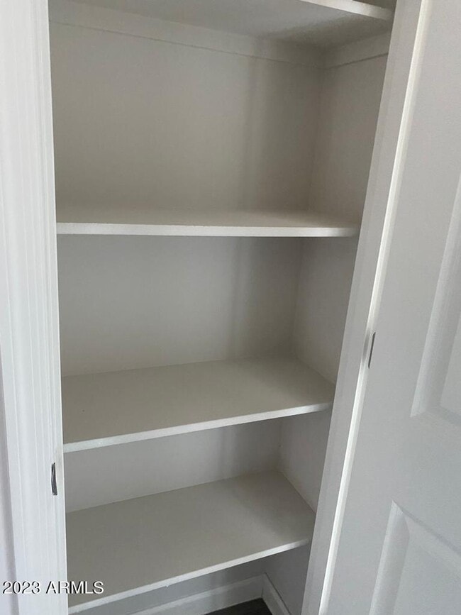 Foto del edificio - 815 Silvercreek Ln